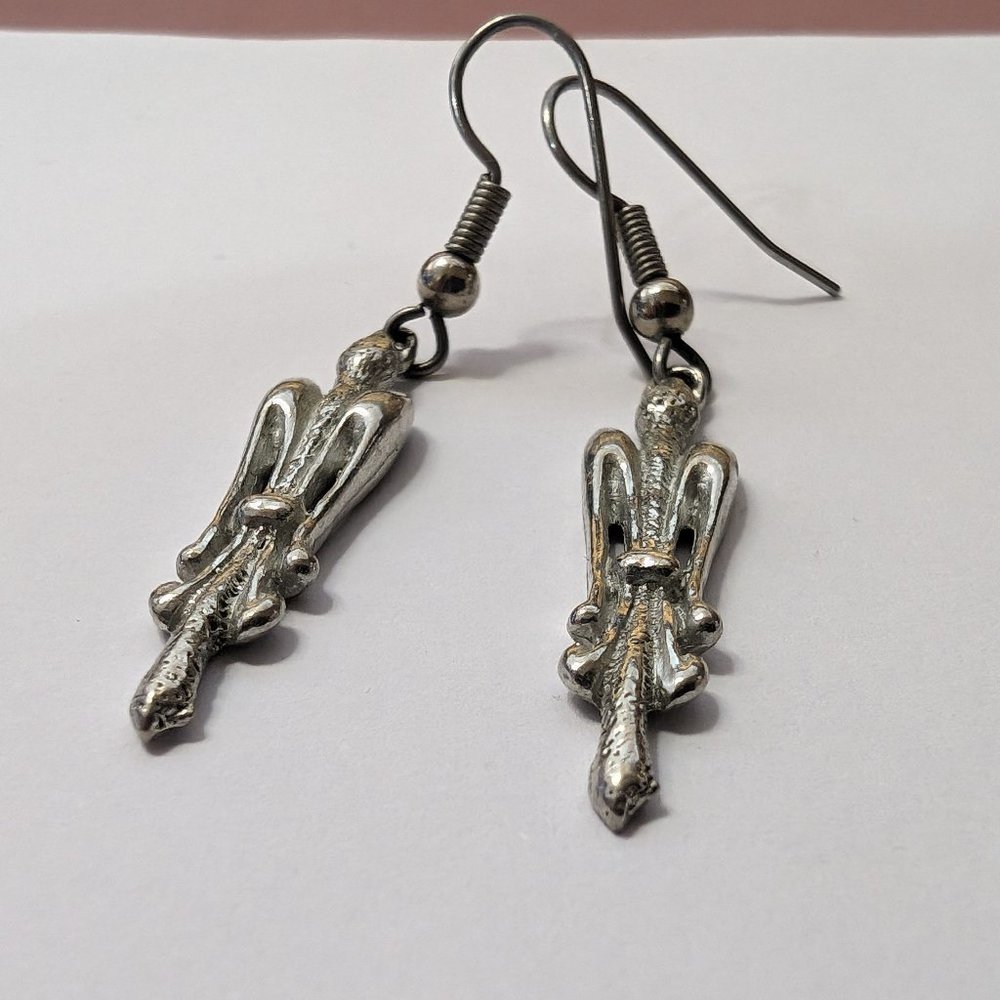 Silver earrings, fleur-de-lis